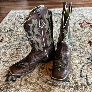 Ariat square toe boots size 8B brown and green.
